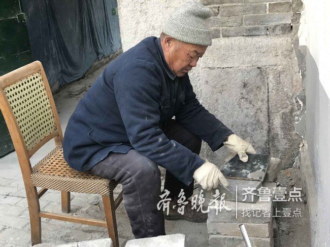 揭秘芙蓉街“疗养” 修复老建筑的砖是咋切出来的？(图2)