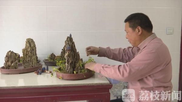 非遗传承人琢磨出盆景配砖雕 复古又新潮(图2)