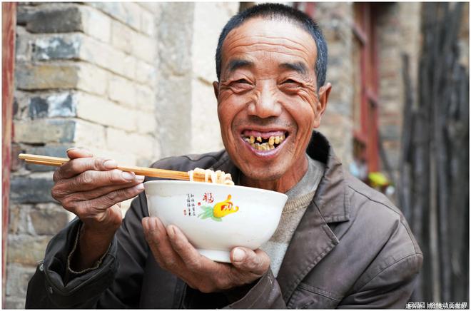 500多年古前院上有石壁6旬大哥说价格合适就卖比遭人惦记强(图2)