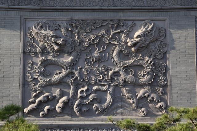 四合院里的古建砖雕原来价格这么便宜现在知道还不算晚！(图2)