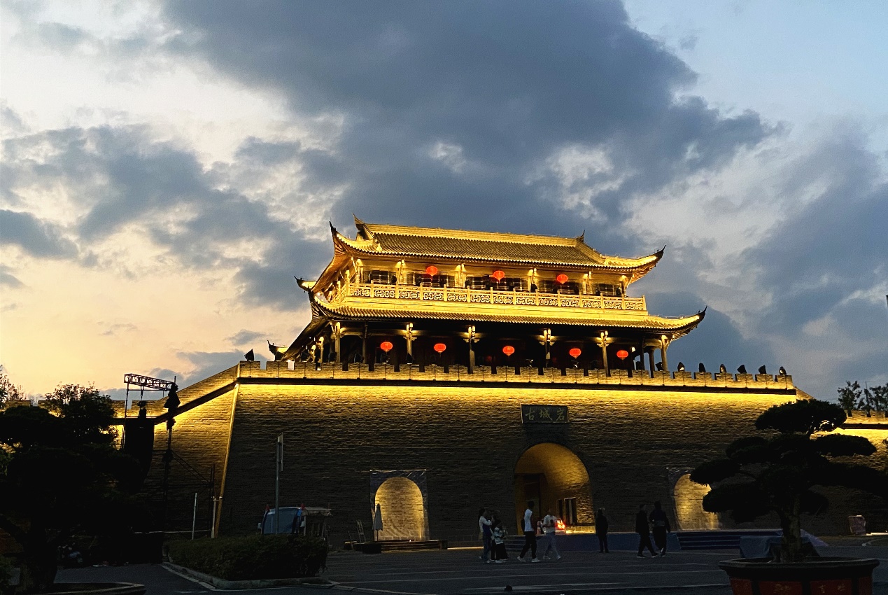 休宁县：泼墨执笔绘就发展新画卷(图1)