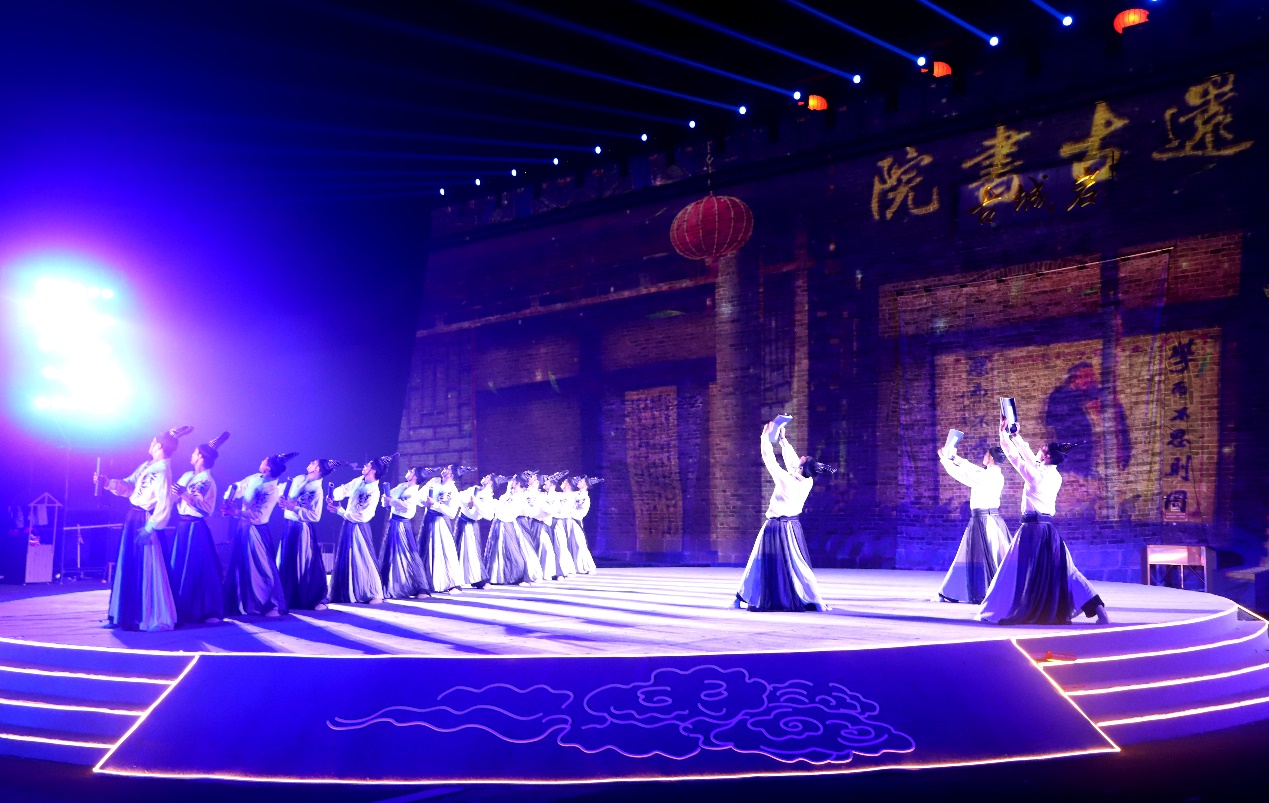 休宁县：泼墨执笔绘就发展新画卷(图2)