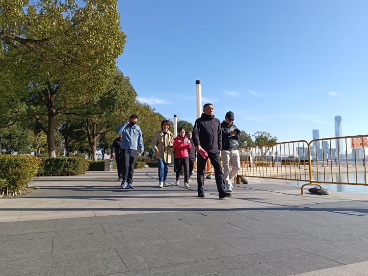 同心向前“毅”路同行——赴苏州“体悟实训”队开展徒步金鸡湖感受苏州工业园区发展新态势活动(图1)