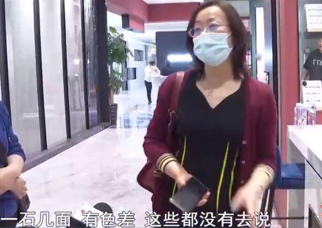 花几万买地砖装修公司铺完后发现颜色不一商家：赔你3000(图2)